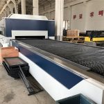 2kw cnc ласерски влакна, машина за ласерско сечење и гравирање со табела за размена